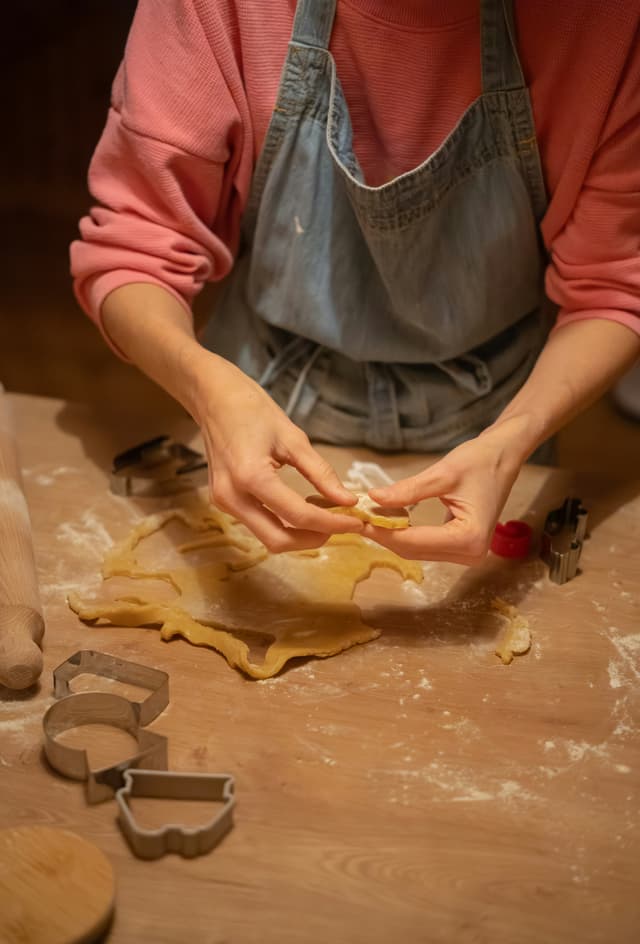 Weekend Pastry Maker using a bakery order management system